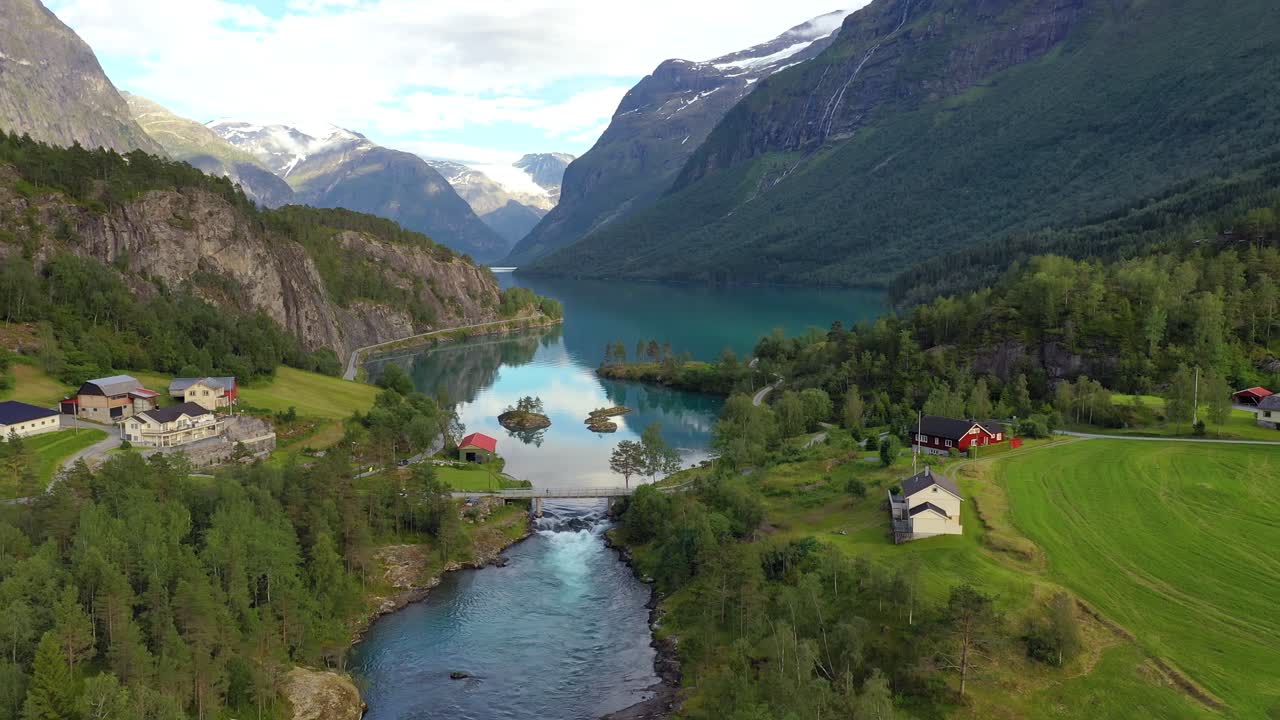 la hermosa naturaleza de noruega paisaje natural lago lovatnet.