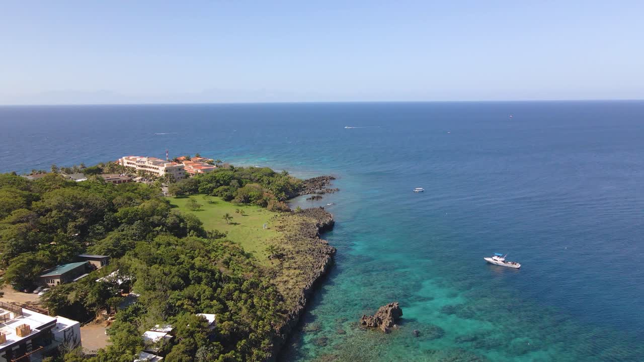 온두라스 로아탄 섬 상공 비행. 웨스트 베이