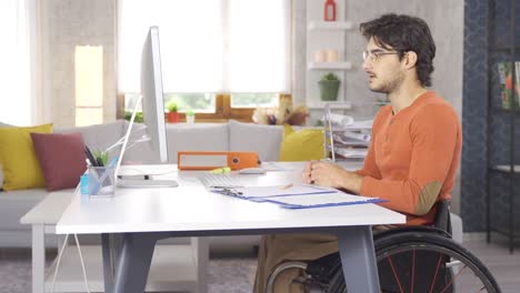 Estudiante-Discapacitado-En-Clase-En-Vivo.