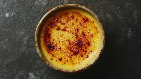 closeup of a creamy creme brulee