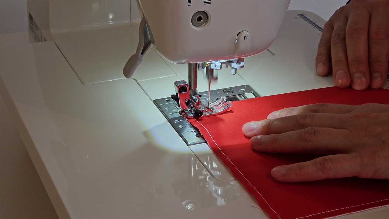 proceso de creación de colchas de patchwork - costura de los bloques - lapso de tiempo