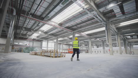 inspección de una nueva sala industrial