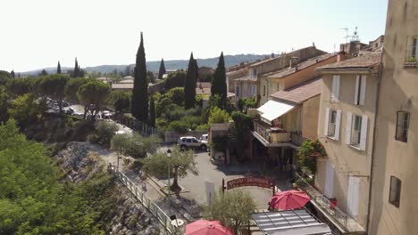 Idyllische-Landschaft-Eines-Kleinen-Dorfes-In-Der-Provence-Von-Frankreich-Im-Sommer