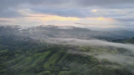 Vista-Aérea-Sobre-Los-Densos-Bosques-Tropicales-De-Costa-Rica