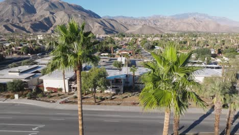 el desierto de palm, california, el video de los drones es estable.