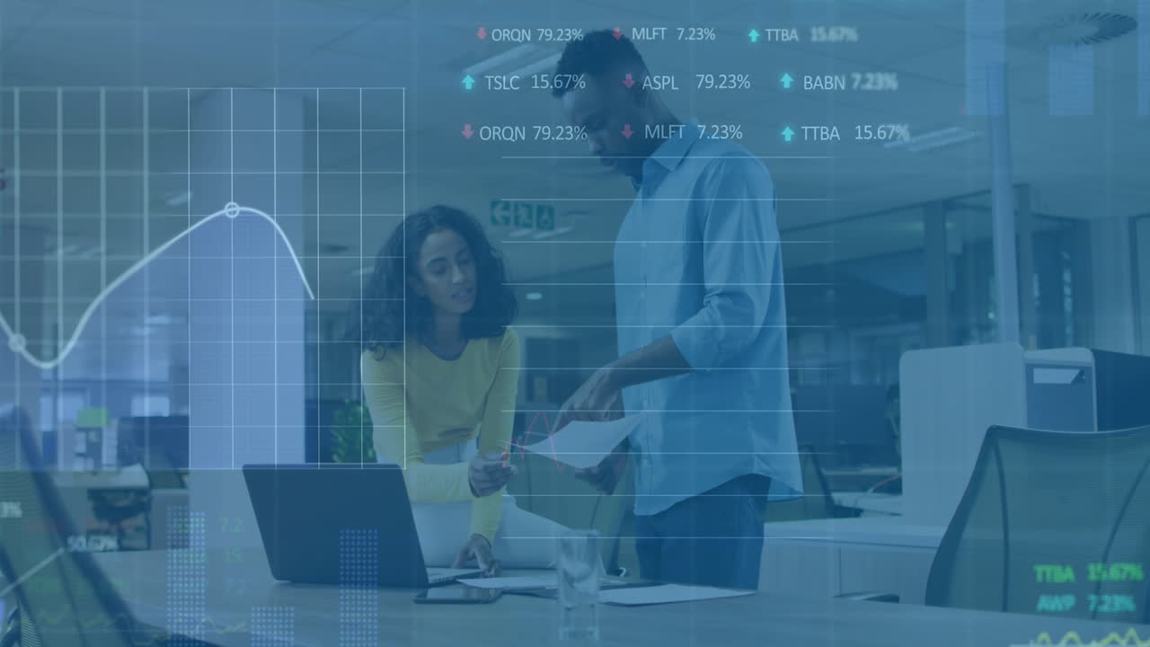animazione di più grafici e tavole di scambio su diversi colleghi che discutono rapporti in ufficio