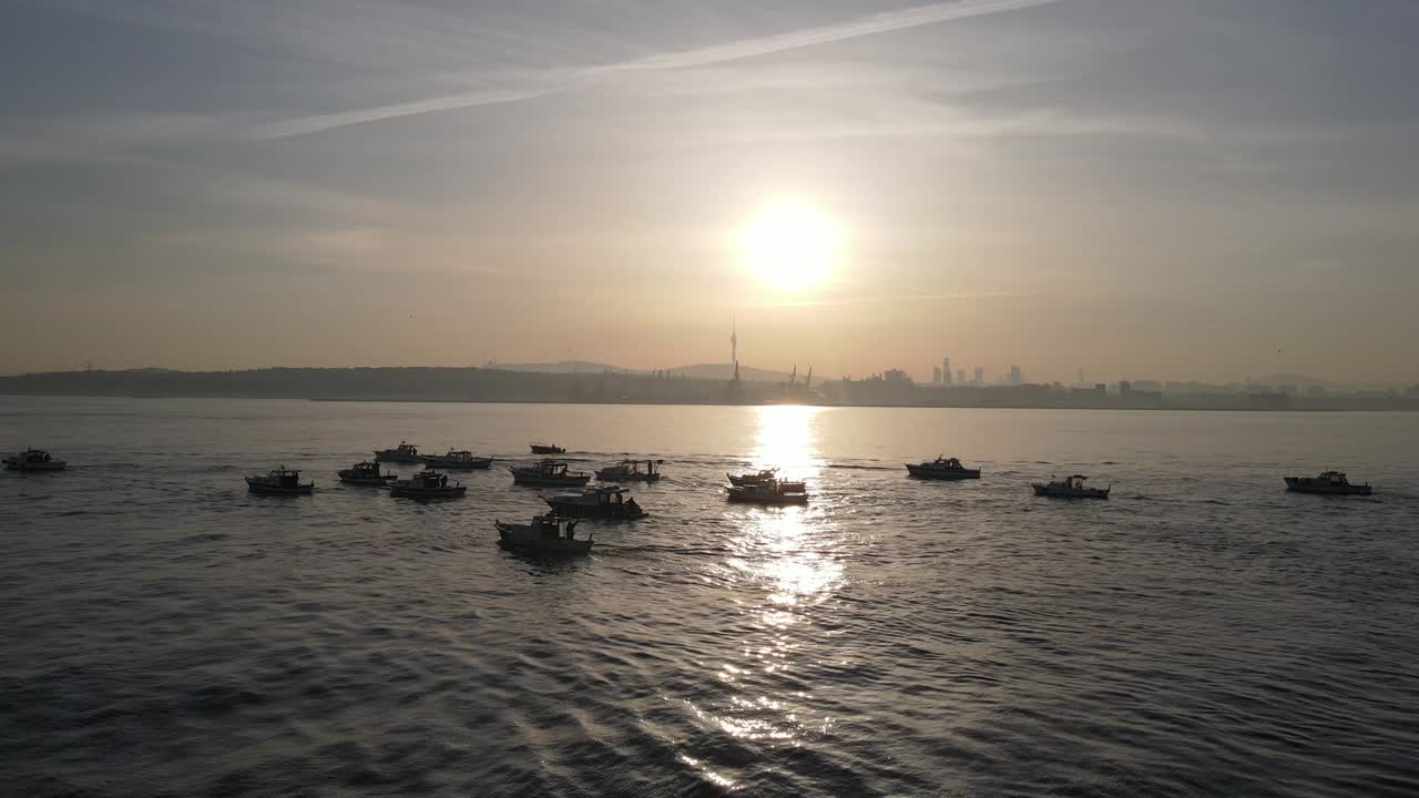 해가 뜨면 어부들 이스탄불 터키