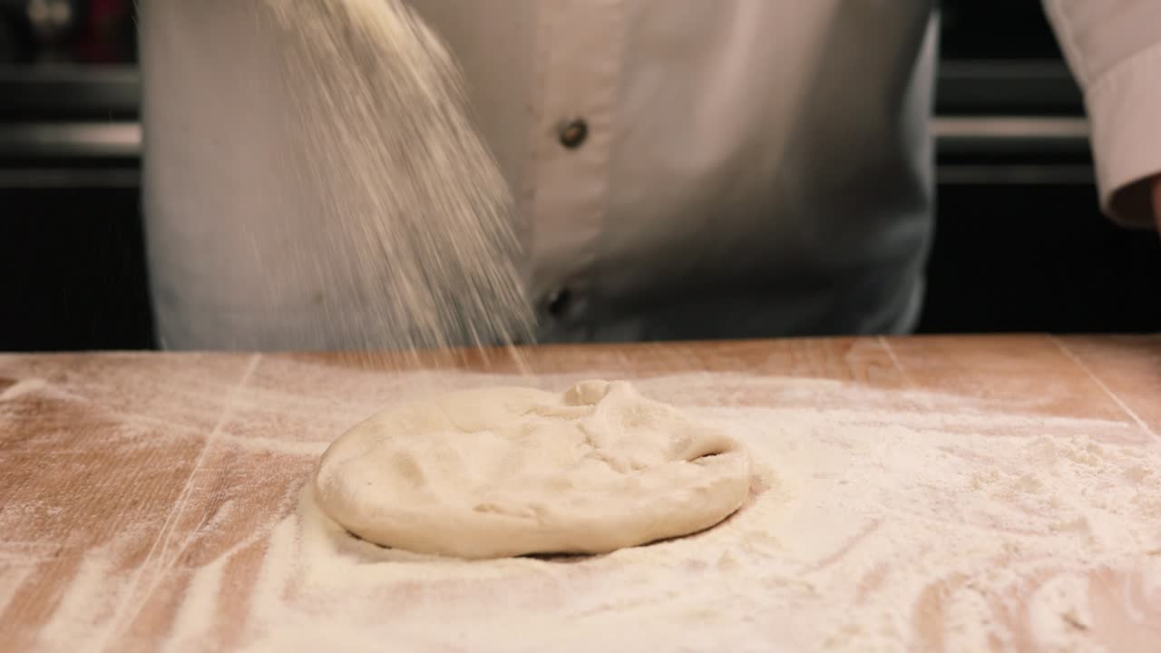 베이킹을 위해 반죽을 준비하는 것