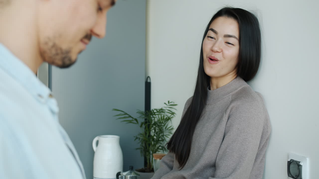 대화 중인 부부