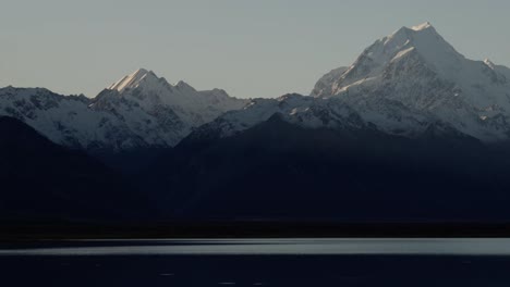 New-Zealand-autumn-season-landscape-with-mountains-during-sunset-in-Mt