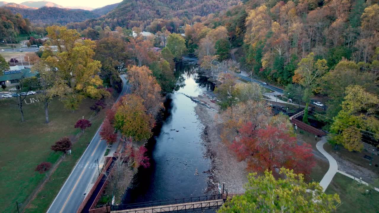 nc cherokee, carolina del norte desde el aire en otoño