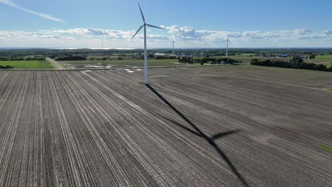 Las-Turbinas-Eólicas-En-El-Noreste-De-Wisconsin-Activan-El-Viento-Produciendo-Electricidad.