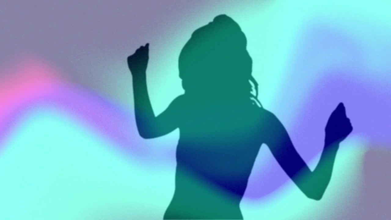 Gesto con le cuffie che avvia una donna in silhouette che si gira, ballando a ritmo di musica su onde animate.