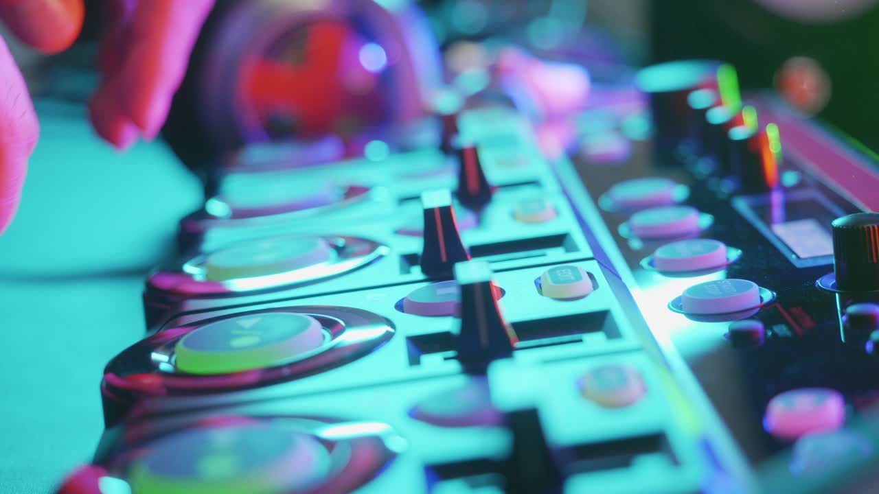 사운드 서가 사운드 전문가에 의해 사용되고 있습니다. 가까이.