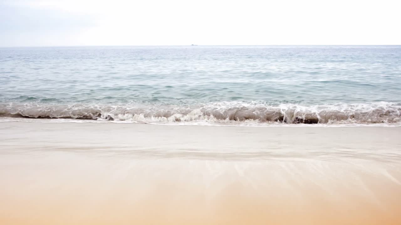 해변 에 있는 파도 의 전망