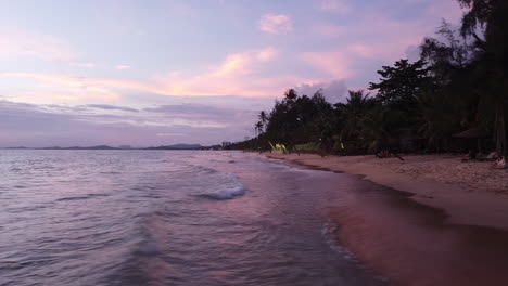 Escápese-A-Las-Serenas-Playas-De-Phu-Quoc-Con-Nuestro-Impresionante-Video-Que-Captura-La-Calidez-De-La-Hora-Dorada