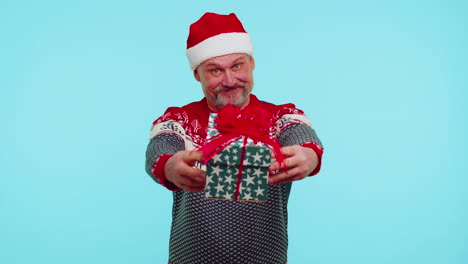 Funny-man-wears-red-New-Year-sweater-and-hat-presenting-Christmas-gift-box,-shopping-sale-holidays