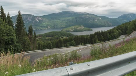 Zeitraffer:-Autos-Fahren-Auf-Kurvenreicher-Bergstraße-Haarnadelkurve