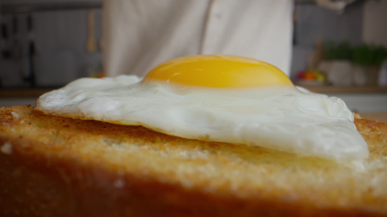 토스트에 긴 달