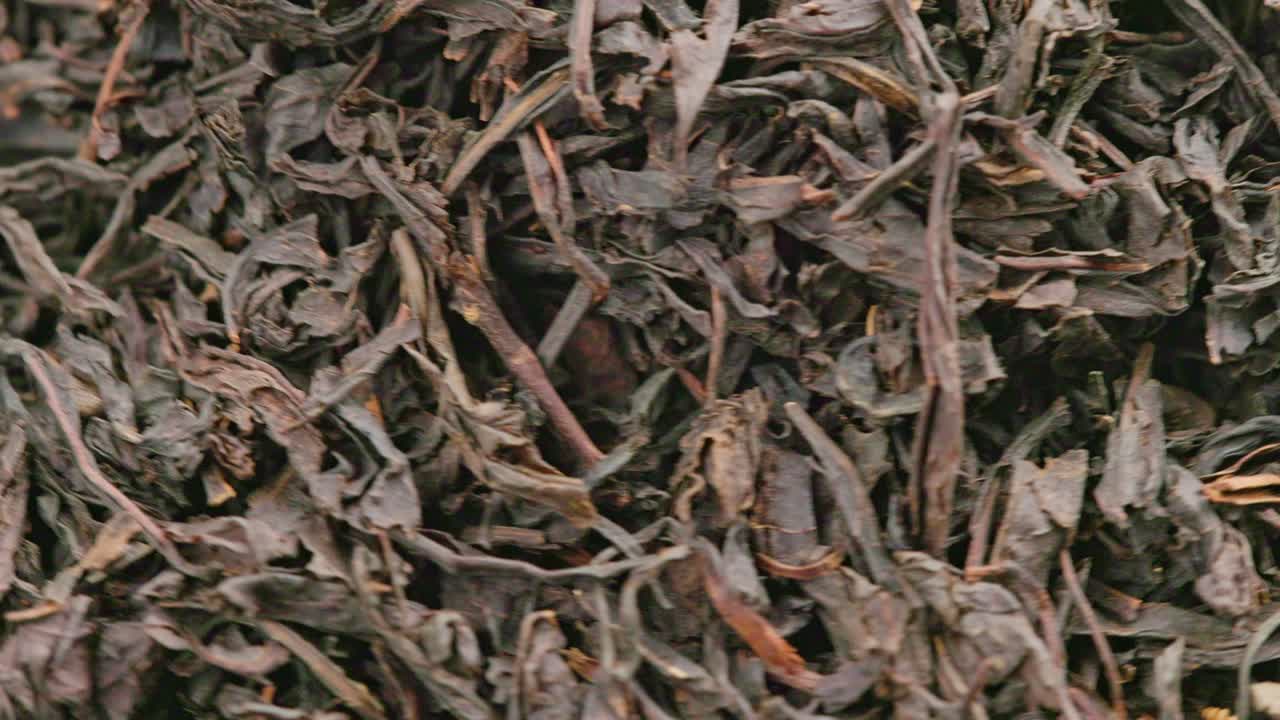 으로 인 건조한 검은 차 전체 프레임 클로즈업 배경