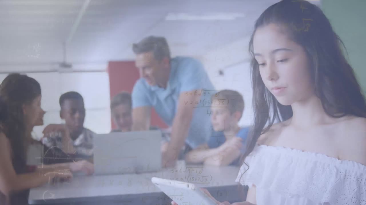 수학 방정식의 애니메이션을 남성 교사와 함께 다양한 학교 학생들에게