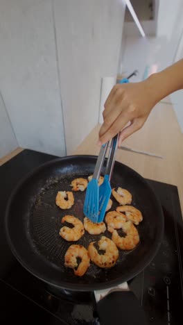 cooking shrimp in a frying pan