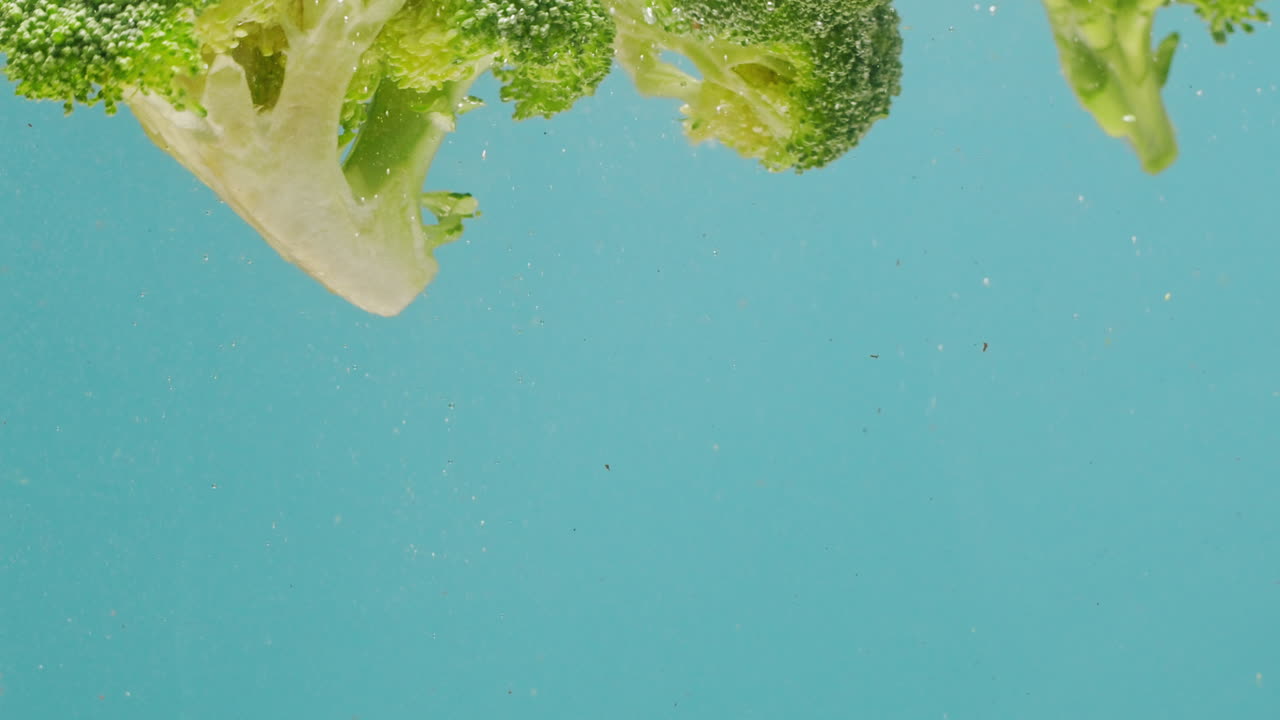 Broccoli Splash Underwater