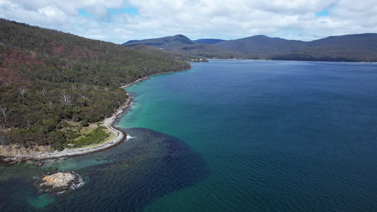Fluted Cape Walk og Penguin Island i Tasmanien, Australien – droneoptagelse