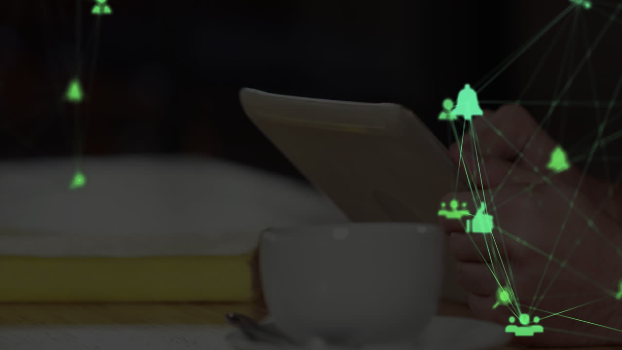 человек использует планшет для анимирования глобальной сетевой сети.