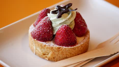 strawberry tart with green tea cream