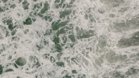 zumbido aéreo de las olas del mar, primer plano, slowmo