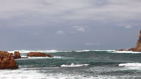 Panoramic-views-of-one-of-the-most-dangerous-crossings-in-the-world,-the-Knysna-Heads-from-Fountain-head