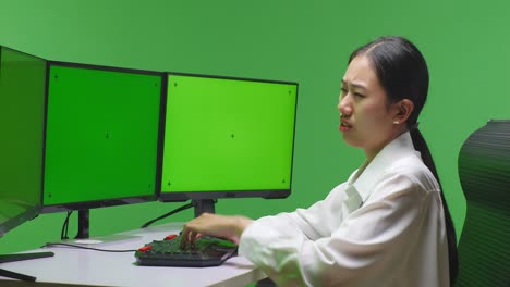 woman looking stressed at computer