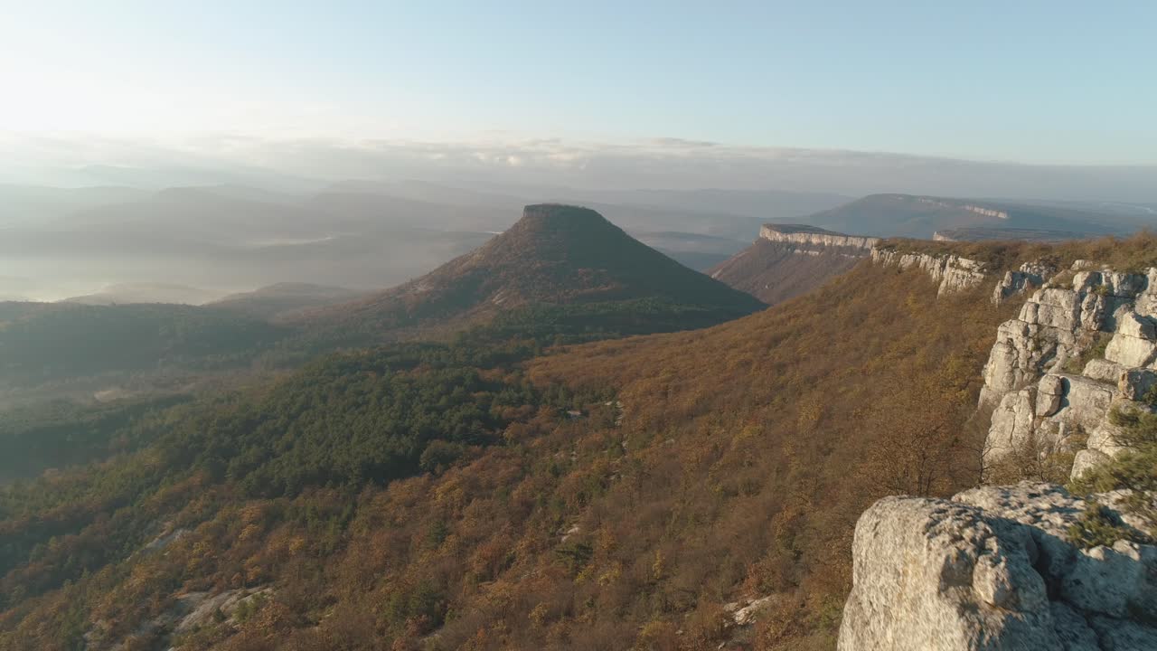 paisaje de montaña de otoño desde arriba