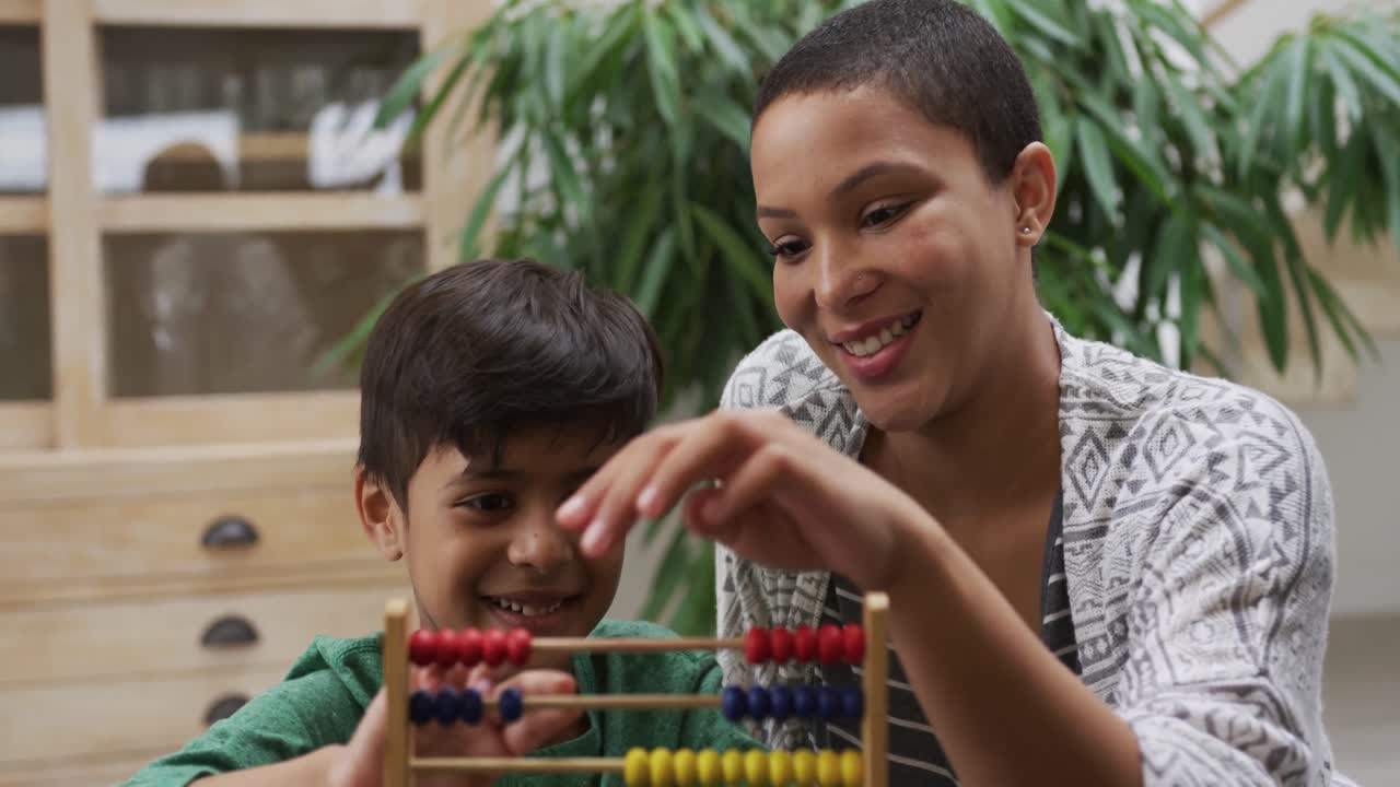 familia disfrutando del tiempo libre en casa