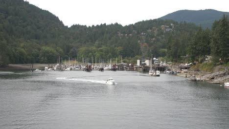 Der-Hafen-Von-Bowen-Island-Von-Der-Fähre-Aus-Gesehen