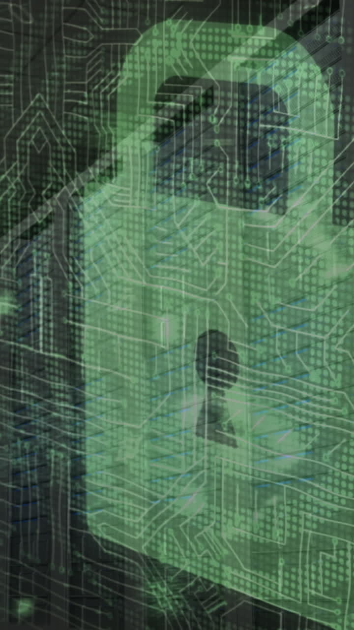 animación de advertencia de ataque cibernético y candado sobre la sala del servidor