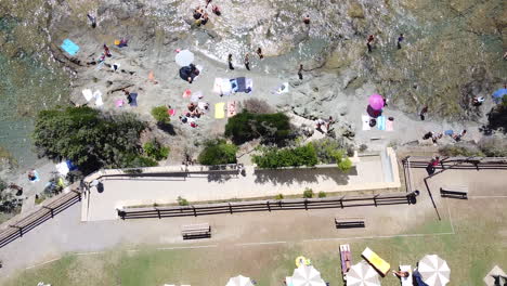 Cardellino-Strand-Mit-Kristallklarem-Wasser,-Castiglioncello