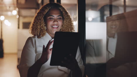 Black-woman-with-tablet-for-research