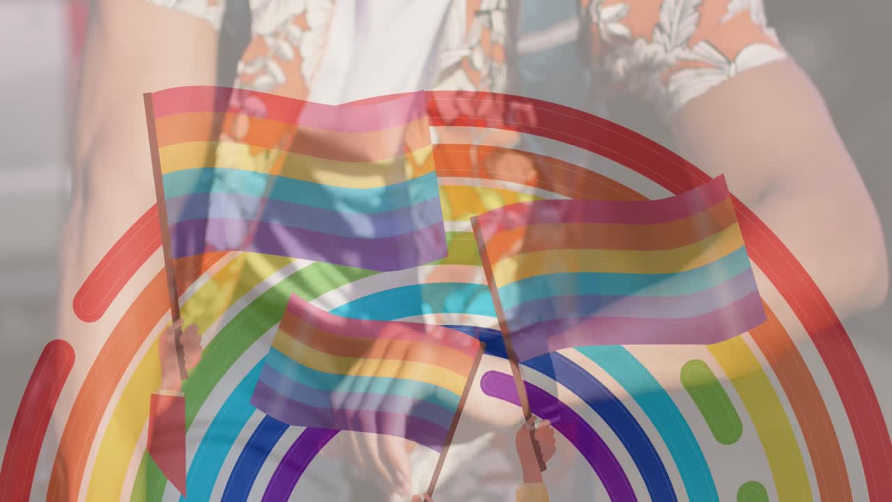 자존심 무지개  ⁇ 발을 들고 있는 손의 합성 비디오 아프리카계 미국인 남자가 시간을 확인하고 있습니다.