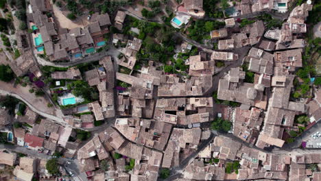 Touristic-Mountain-Village-Of-Fornalutx-In-The-Tramuntana-Mountain-Range-In-Mallorca,-Spain