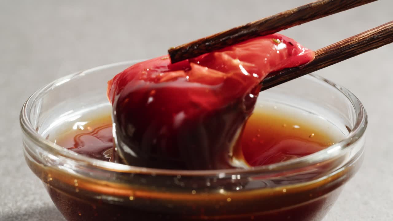 토나 사시미와 콩 소스