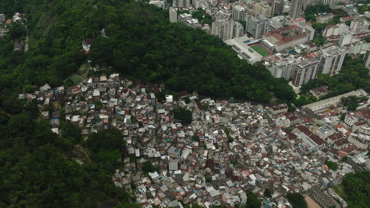 코파카바나 (copacabana) 의 리오 파벨라 (rio de janeiro) 의 공중 풍경: 도시 건축, 빈민촌 및 도시 풍경의 대조, 리오 데 제네이루, 브라질