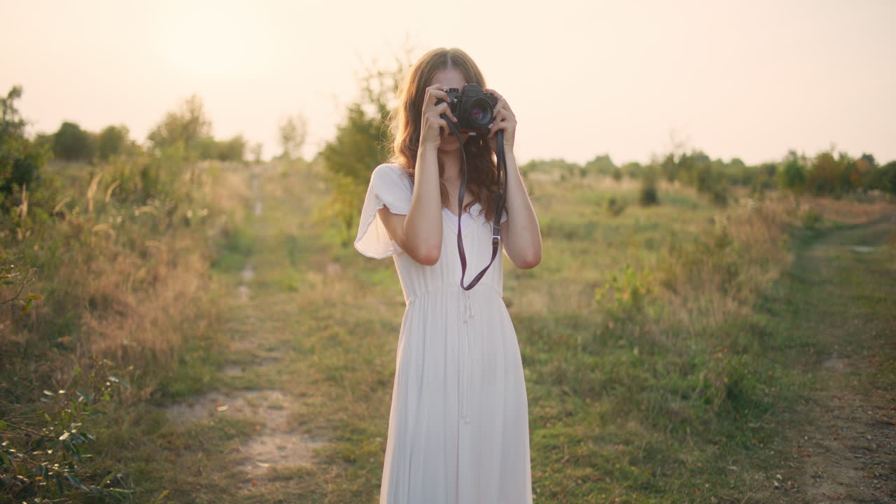 Blissful moment with a dreamy girl photographer