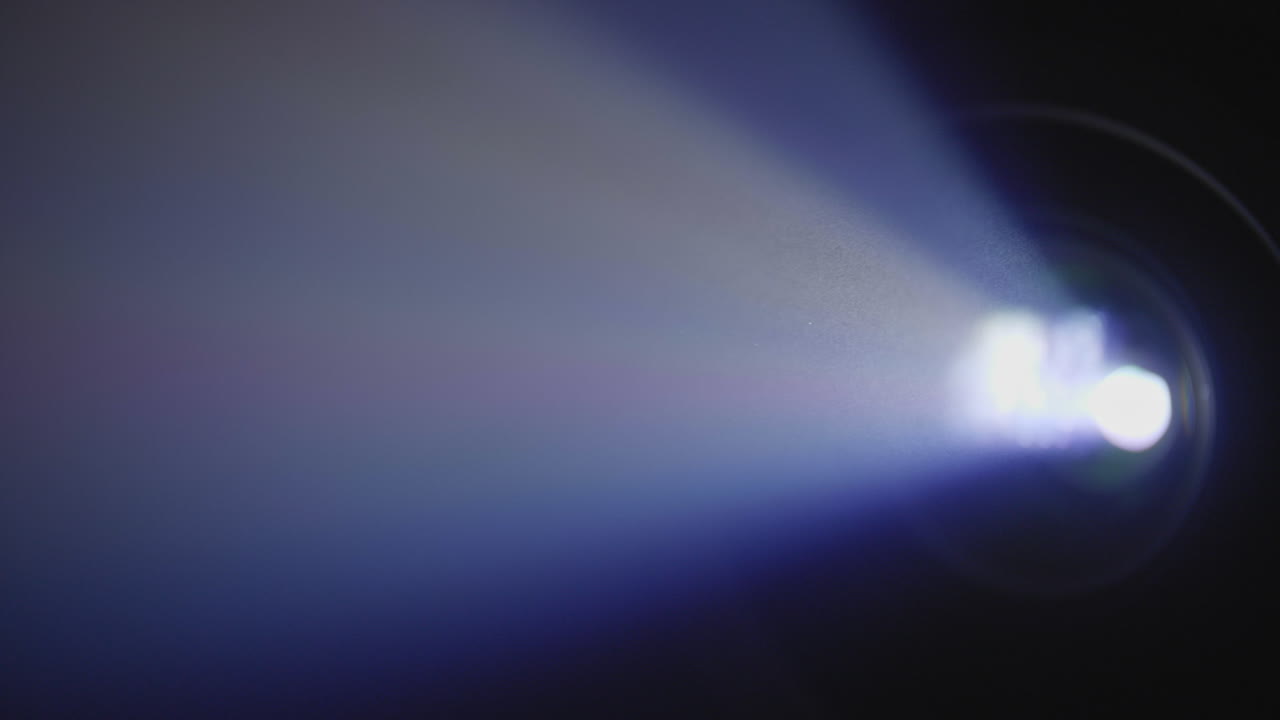 enfoque lento en la luz del proyector de video