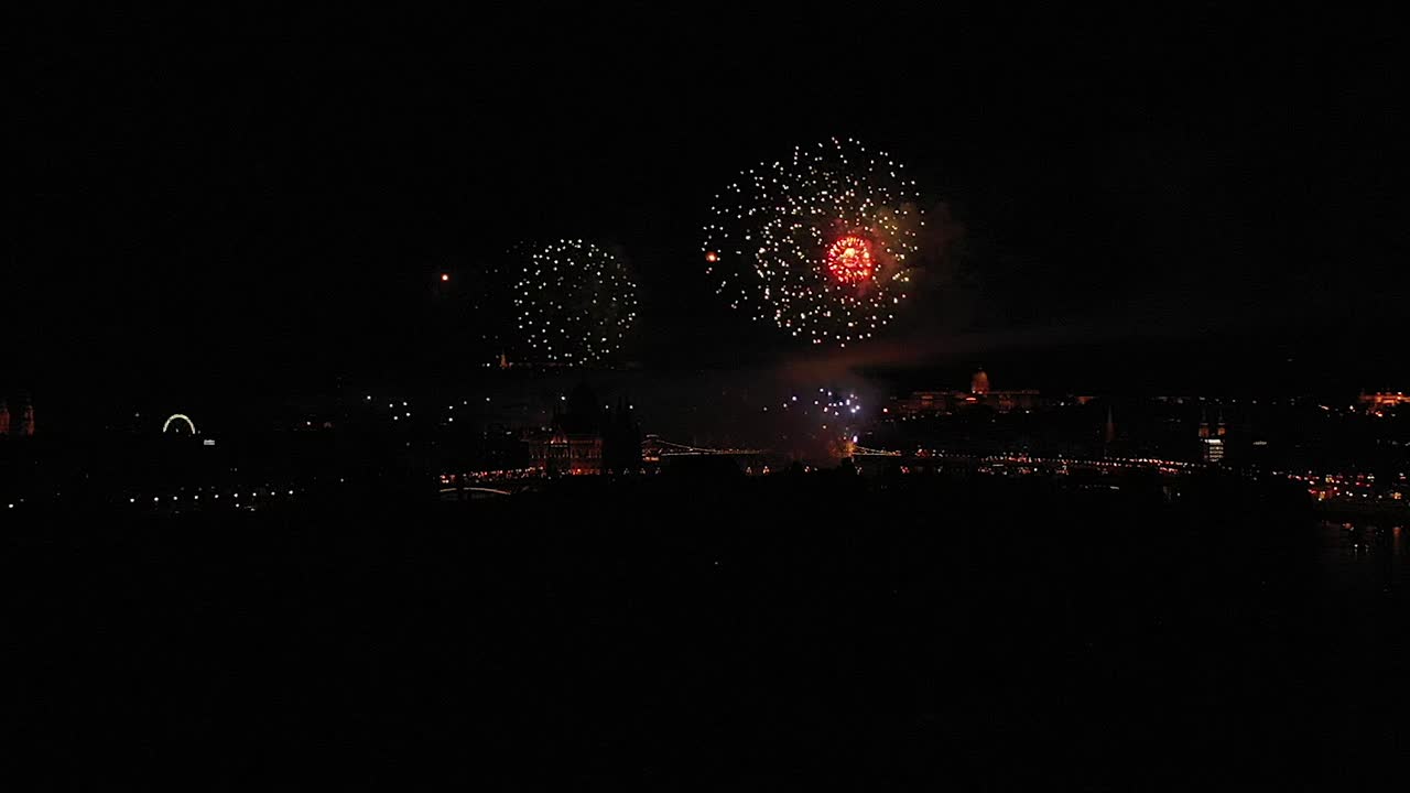 헝가리 국경일인 8월 20일 부다페스트에서 큰 불꽃놀이