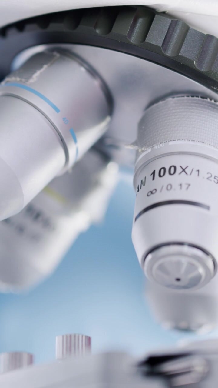 Microscope Objective Lenses Rotating on Revolving Nosepiece
