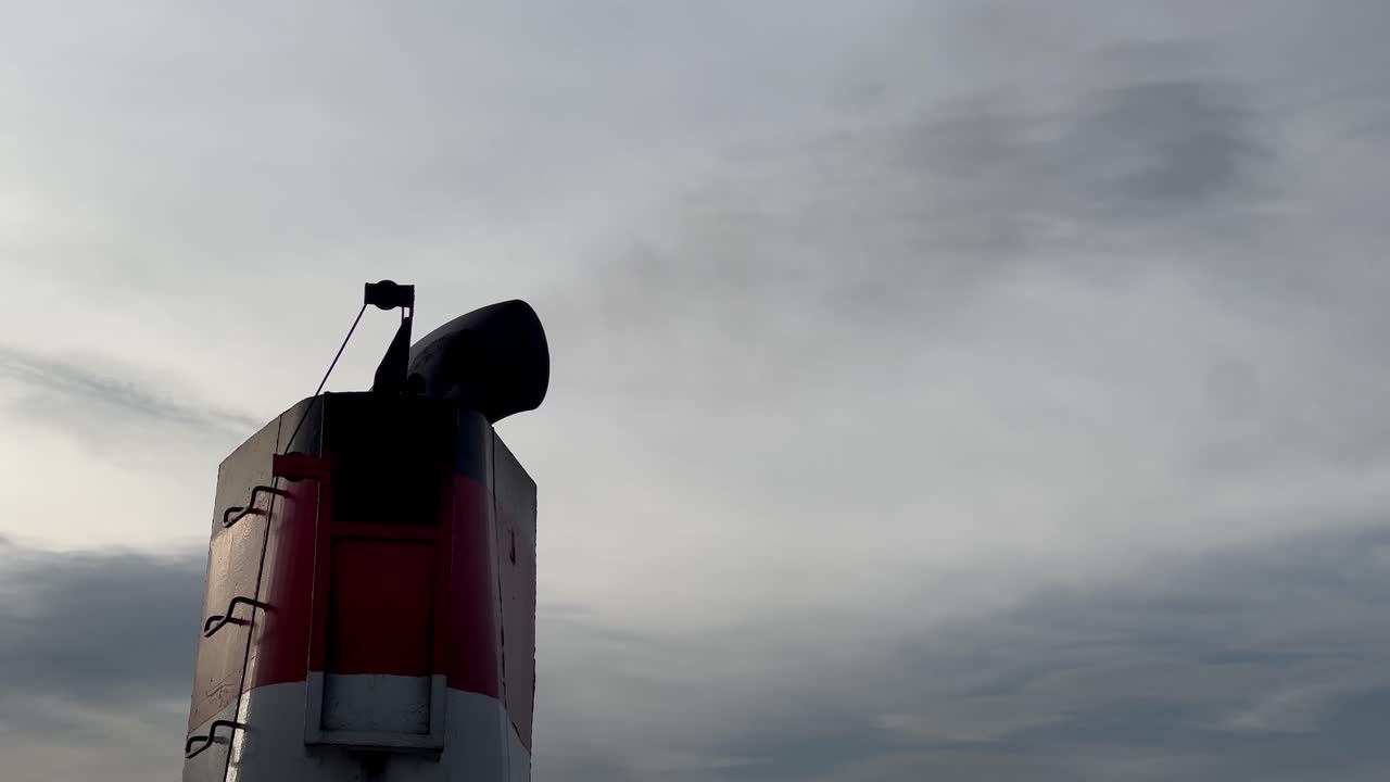 대형 페리 가스 배출로 인한 연기 배출, 연소로 인한 선박 디젤 엔진 배출 가스, 운송으로 인한 가스 배출 대기 오염