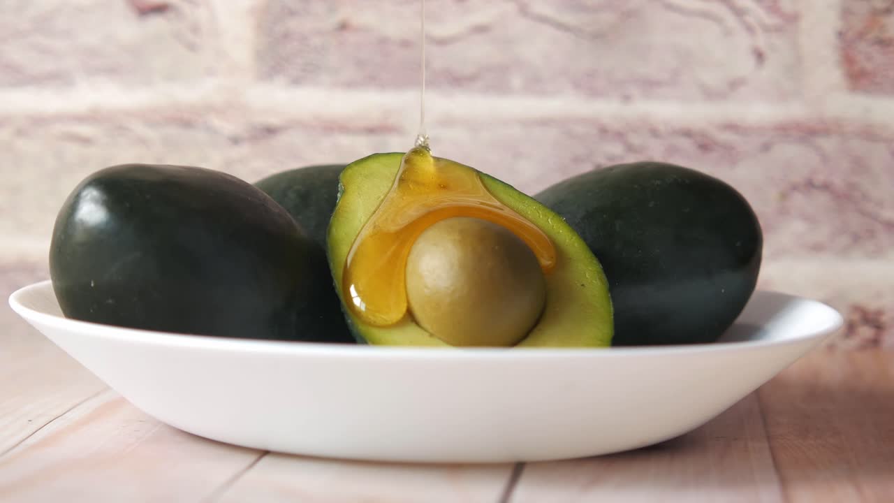 아보카도 에  을 뿌린 것