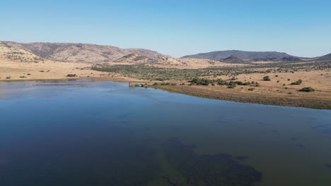 Lago-Escénico-En-El-Parque-Nacional-Pilanesberg-En-El-Noroeste-De-Sudáfrica